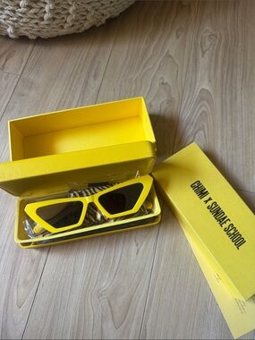 Chimi x Sundale School Yellow Cat-Eye Sunglasses